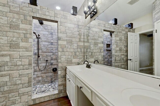 Building Photo - 114 Highalea Ct
