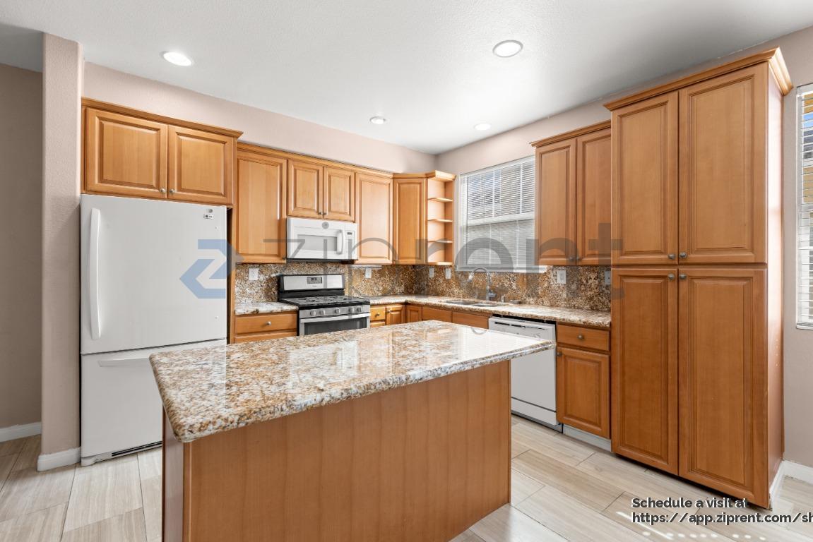 Building Photo - 1860 E 12th St