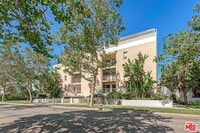 Building Photo - 423 Rexford Dr