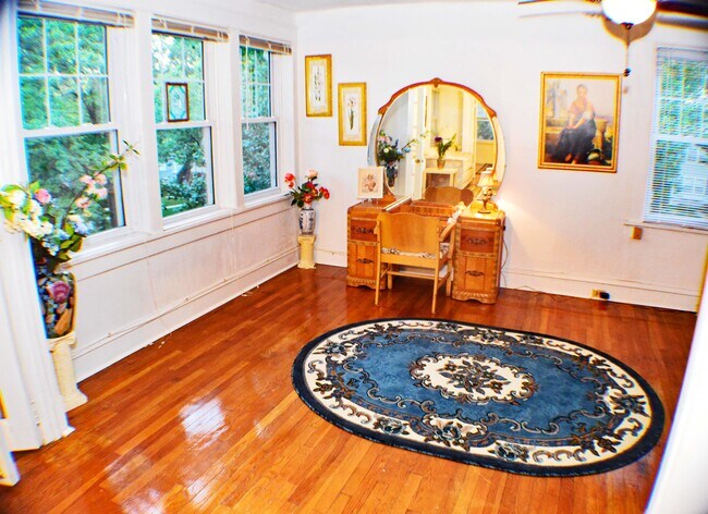 Vanity Master Bedroom - 1304 W 50th St