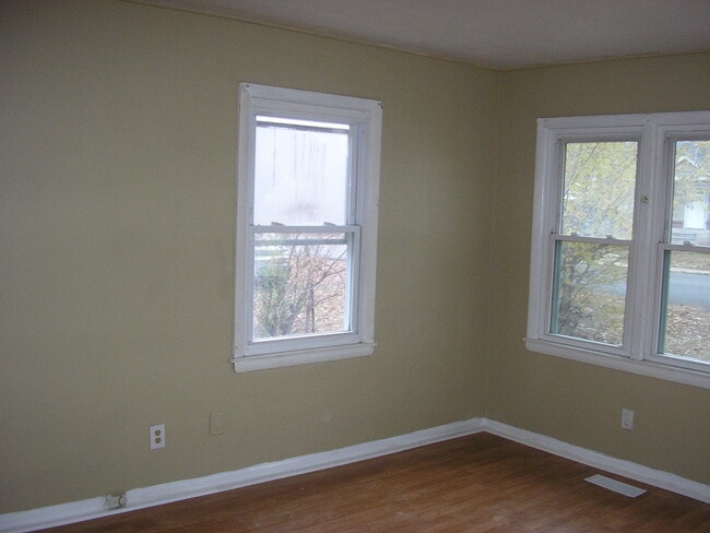 Building Photo - 1637 Johnson Dr