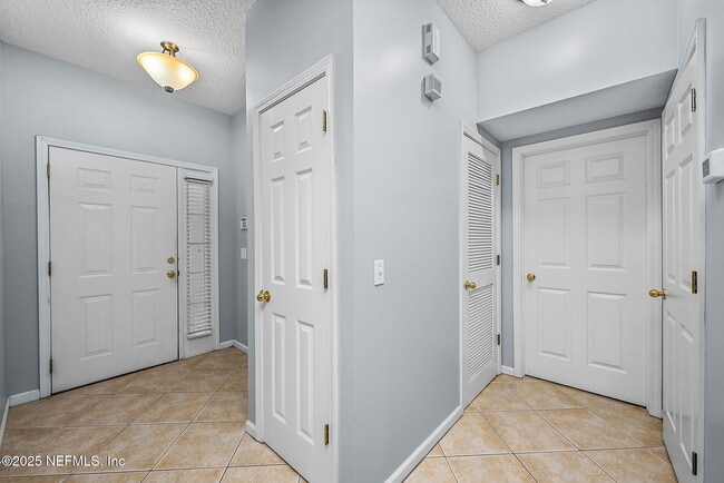 Building Photo - 2407 Old Pine Trail