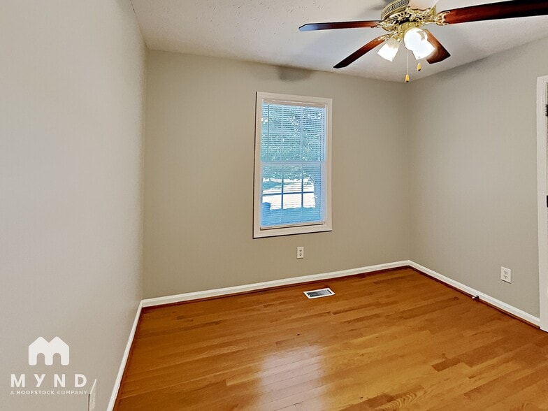 Building Photo - 307 Burton Dr