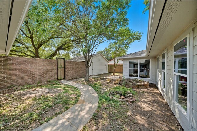 Building Photo - 12414 Aste Ln