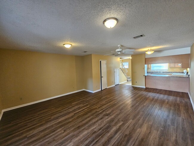 Building Photo - Charming 2-Bed, 2.5-Bath Townhome in the H...