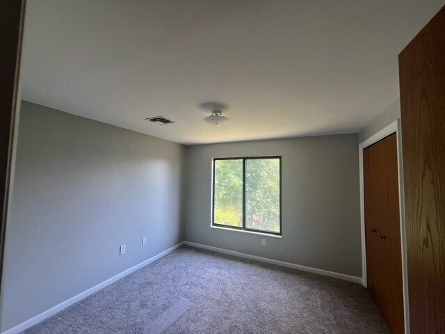 Building Photo - 935 Pinecrest Dr