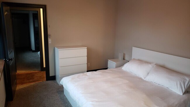 Building Photo - 1/2 off 1 month-Charming Industrial 4 Bedroom/4 Bathroom Apartment in Pigtown, MD!