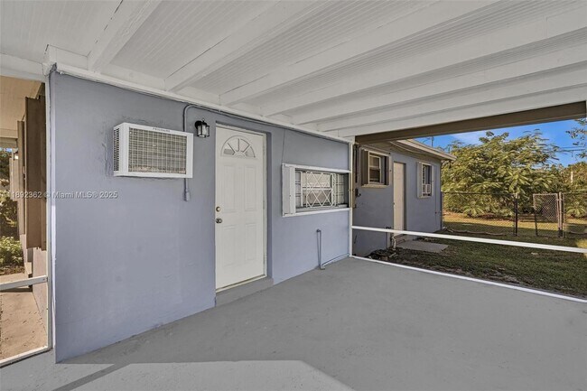 Building Photo - 137 NW 29th Ave