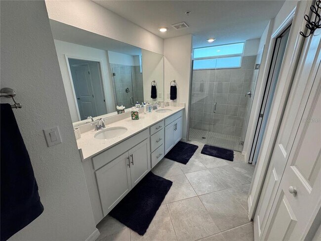 Building Photo - 12390 Wellen Golf St