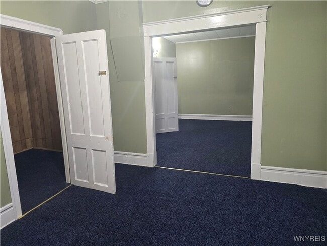 Building Photo - 38 Sobieski St