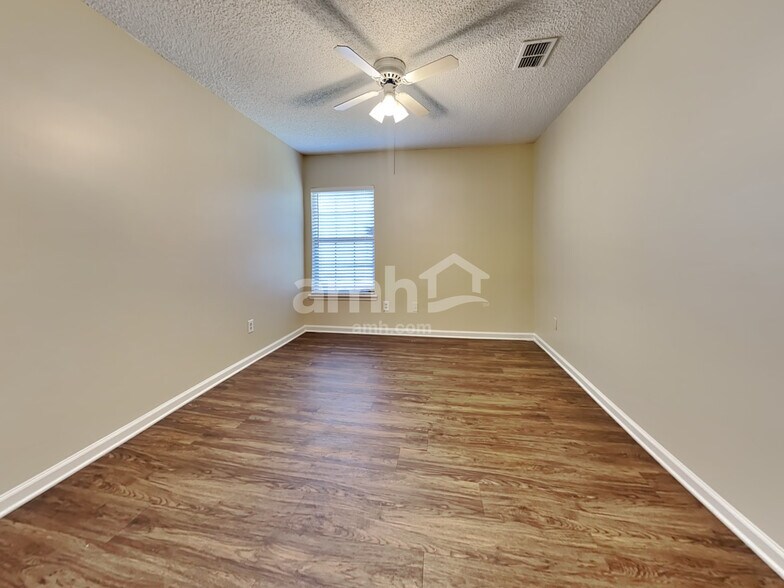 Building Photo - 7568 Deer Cove Ln