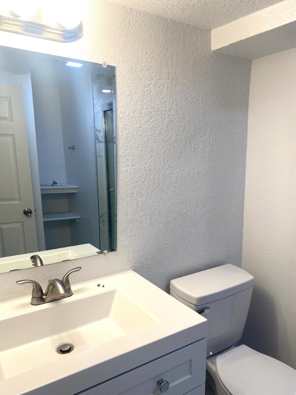 Building Photo - 9120-9122 Osceola St