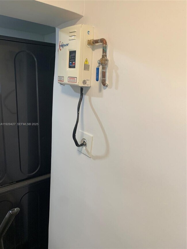 Building Photo - 14301 SW 105th Ave