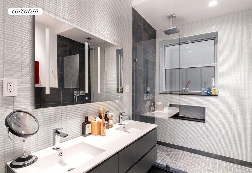 Building Photo - 430 W 116th St