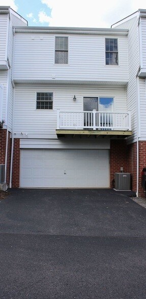 Building Photo - 409 Marshall Heights Dr