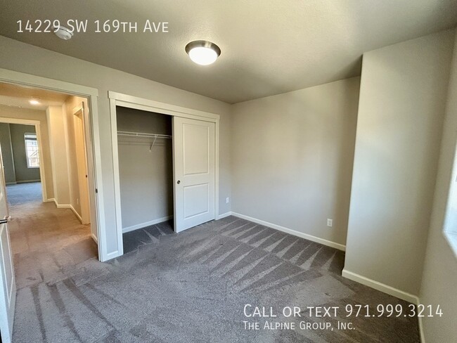 Building Photo - 14229 SW 169th Ave