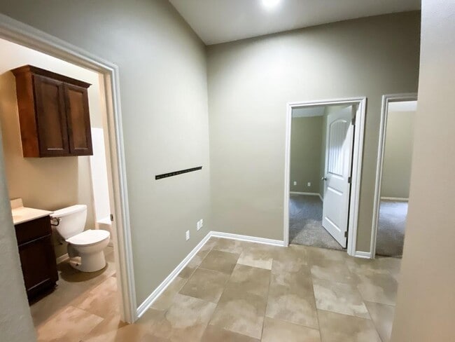 Building Photo - 113 Terravista Trl