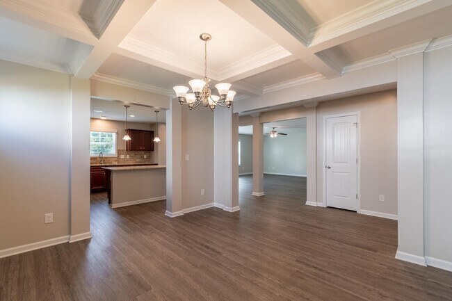 Building Photo - 3733 Moseley Dr