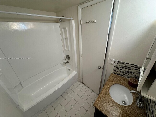 Building Photo - 6900 SW 39th St