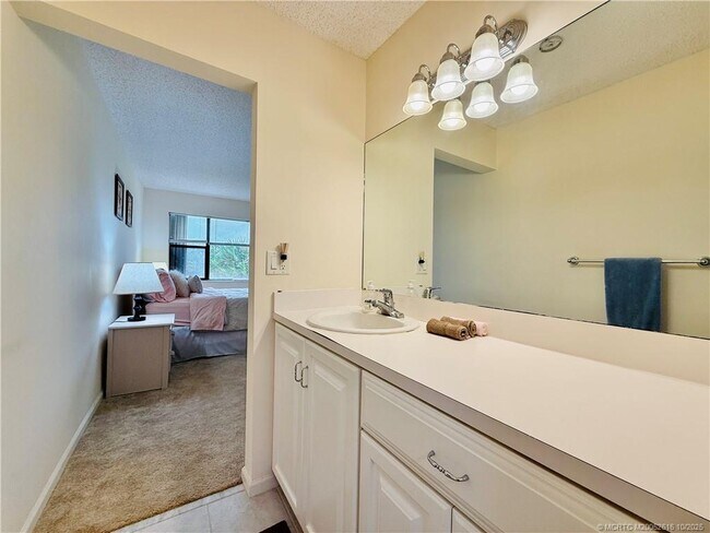 Building Photo - 9490 S Ocean Dr