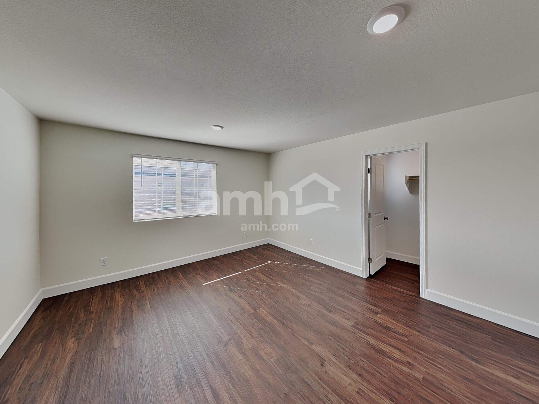 Building Photo - 556 Topiary Pk Ave