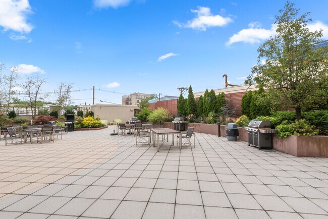 Building Photo - 3312 Hudson Ave