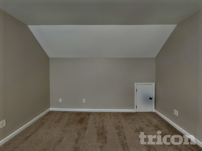 Building Photo - 4053 Laurel Glen Dr