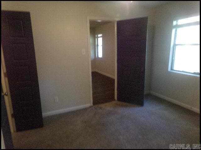 Building Photo - 102 Pin Oak Cove