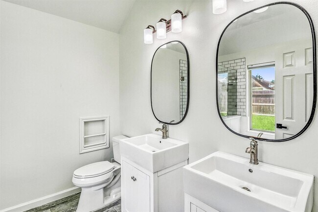 Building Photo - 6015 Wildbriar Ln