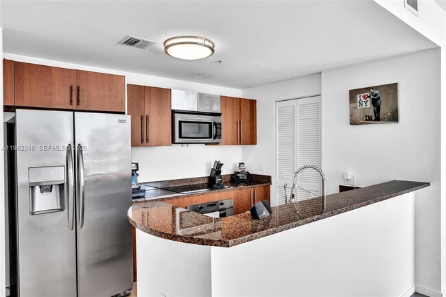 Building Photo - 300 S Biscayne Blvd