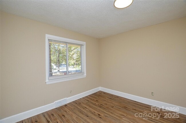 Building Photo - 15011 Woodstar Rd