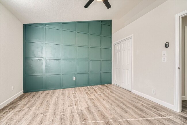 Building Photo - 5701 N Wagonwheel Trail