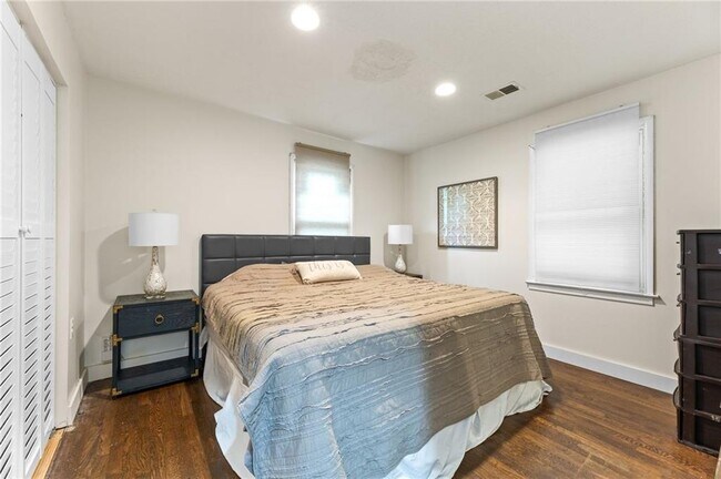 Building Photo - 551 Lyle Dr SE