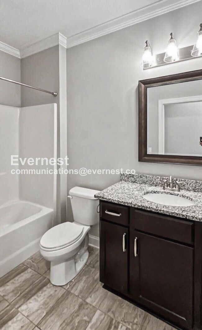 Building Photo - 3 Bed, 2 Bath Home with Garage / Pet-Friendly / Available Now!