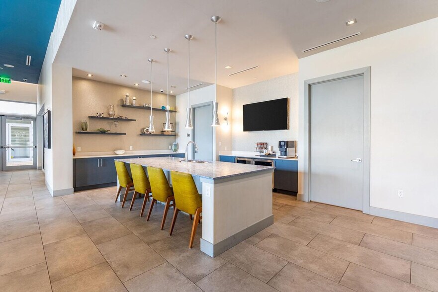 Building Photo - 257 S Seneca Blvd