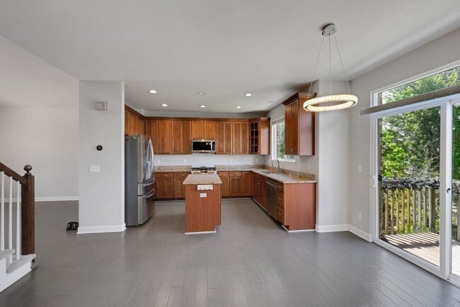 Building Photo - Spacious 5BR House in south-East Aurora