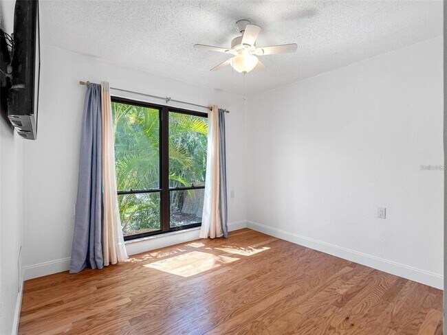 Building Photo - 562 Johns Pass Ave