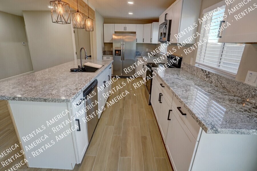 Building Photo - 4733 E 18th St