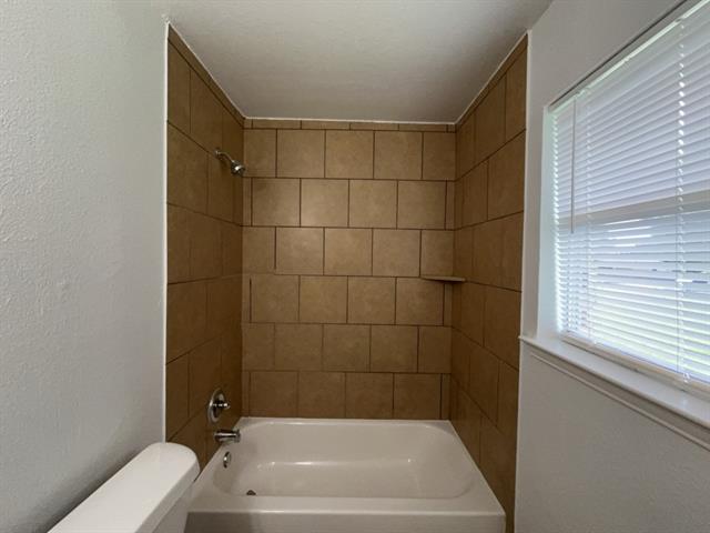 Building Photo - 112 Mesa Dr