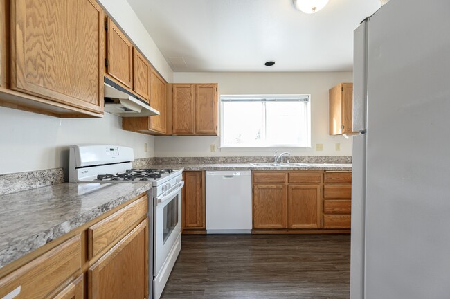 3-Bed 2-Bath Kitchen - Lion Head