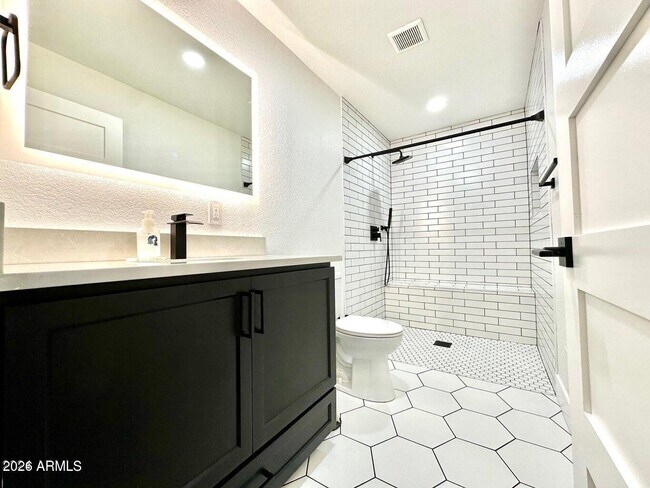 Building Photo - 8702 E San Ardo Dr