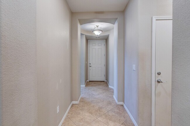 Building Photo - Summerlin Home with downstairs Bed/Bath & Large Patio with Courtyard!