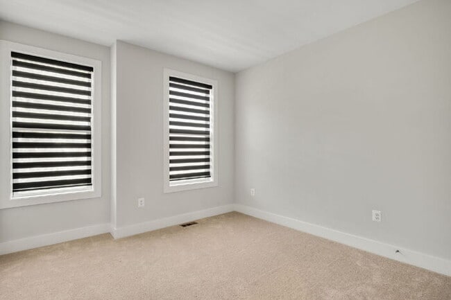 Building Photo - For Rent: Spacious 3-Bedroom Condo in the ...