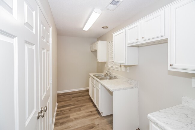 Building Photo - 1204 Calebs Ridge Dr