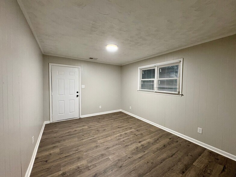 Building Photo - 5 3rd St