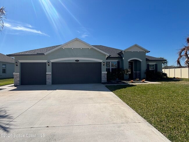 Building Photo - 718 Lyndall Ln