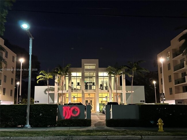 Building Photo - 1550 Brickell Ave