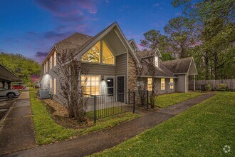 Building Photo - 211 Hunt Rd