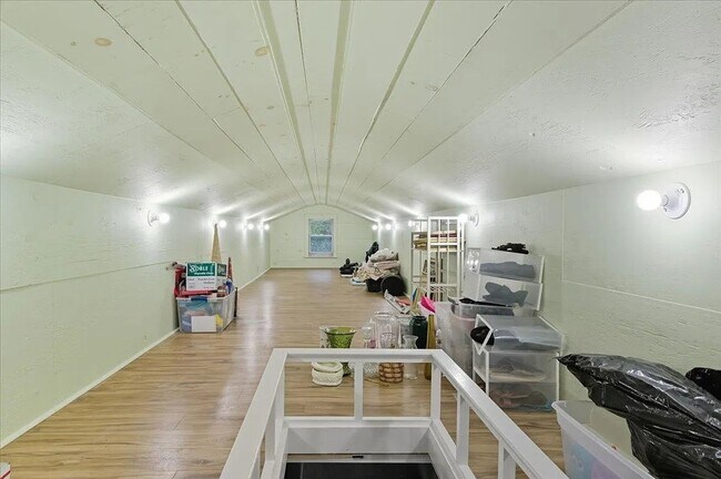 Building Photo - Beautifully Maintained Single-Family Home With Flexible, Multi-Area Layout