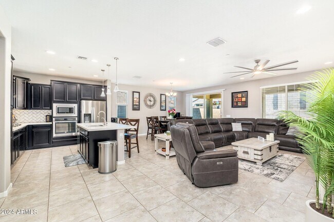 Building Photo - 10648 W Eucalyptus Rd